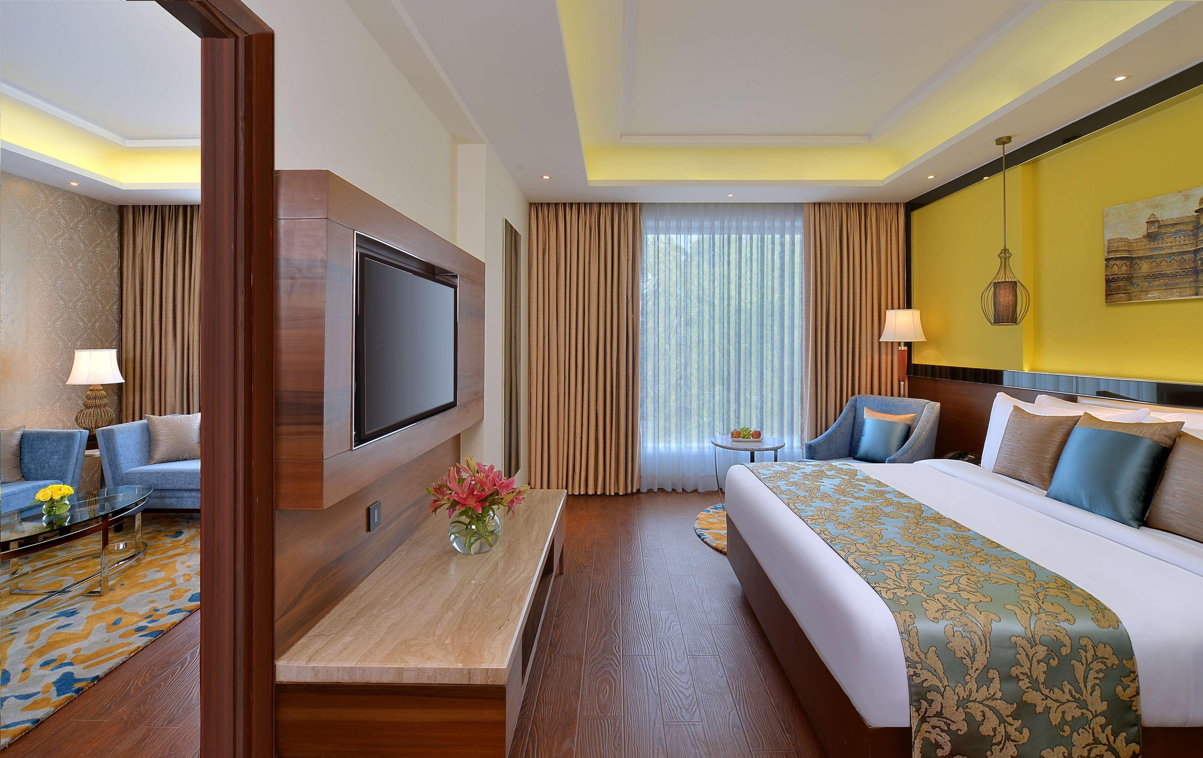 Hotel Radisson Gwalior Extérieur photo