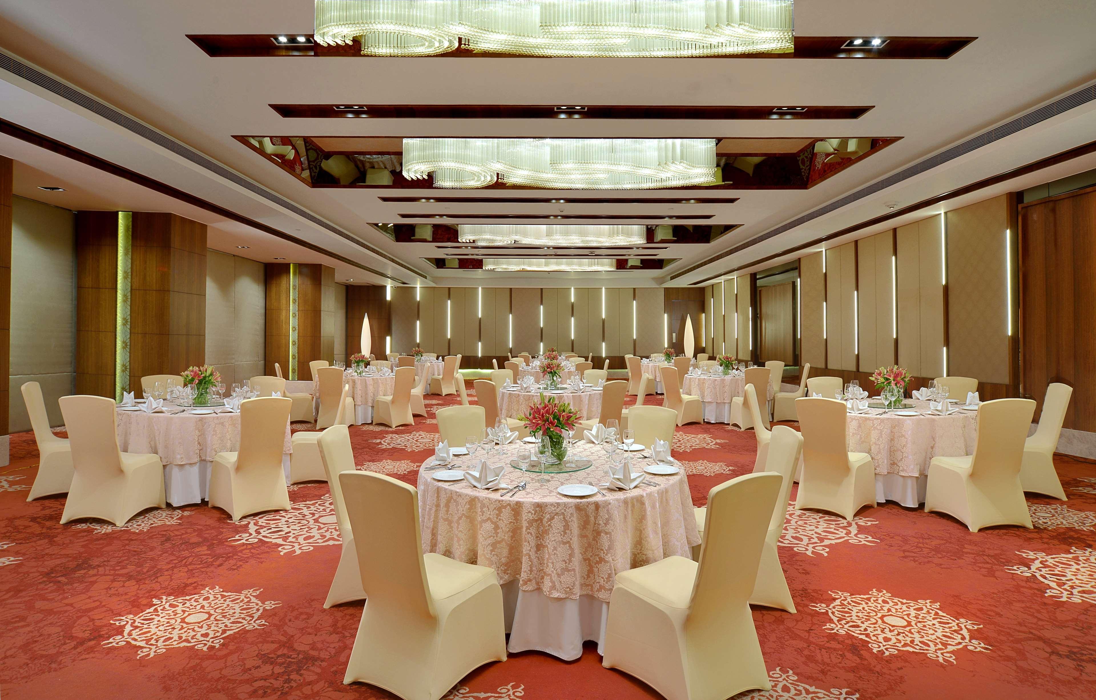 Hotel Radisson Gwalior Extérieur photo