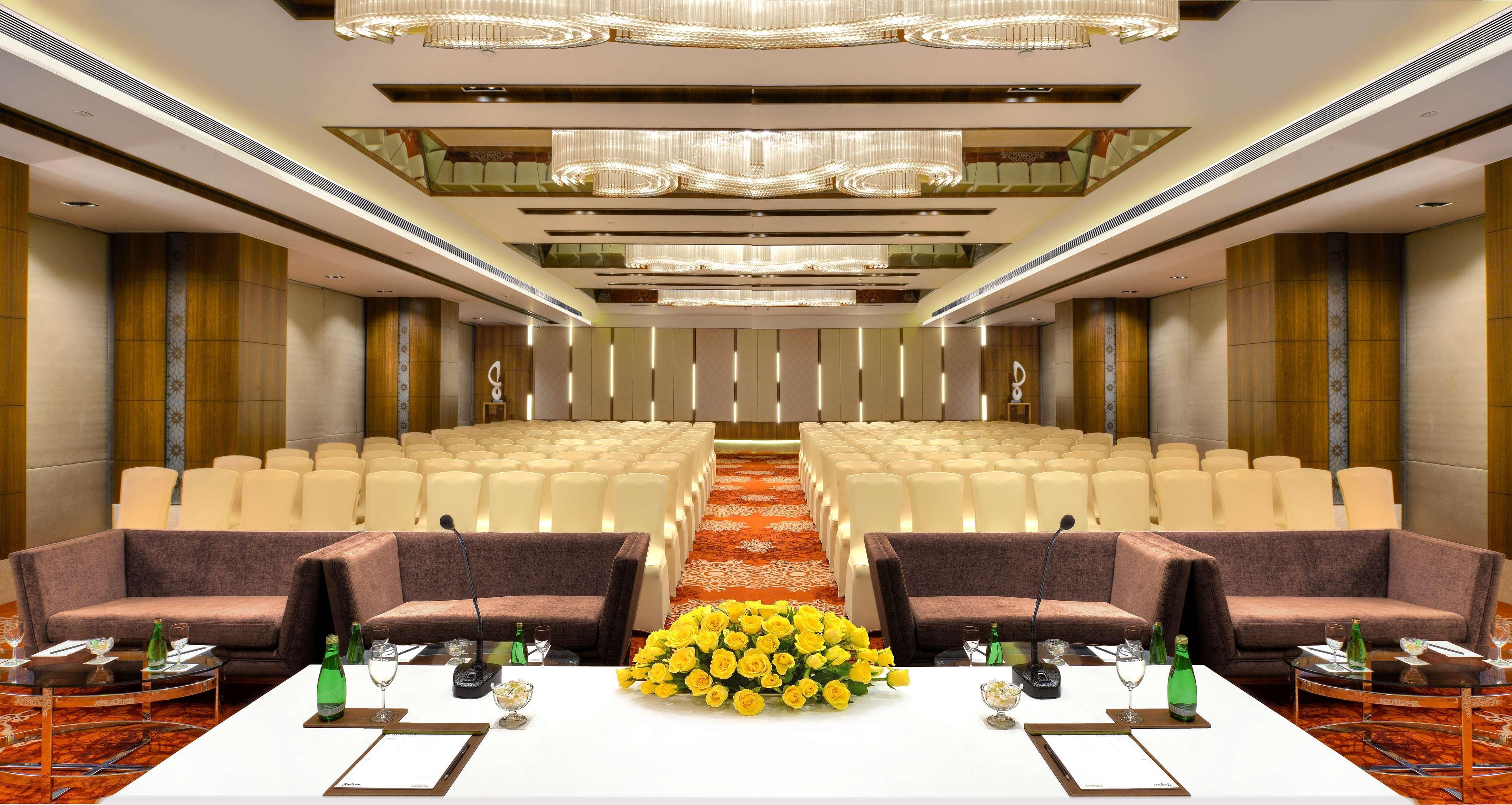 Hotel Radisson Gwalior Extérieur photo