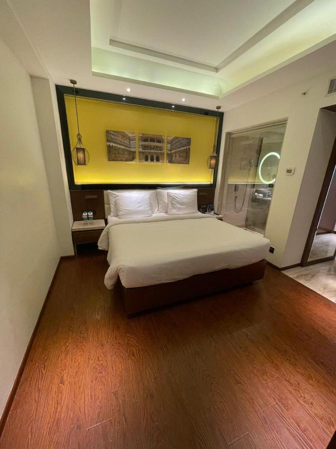 Hotel Radisson Gwalior Extérieur photo