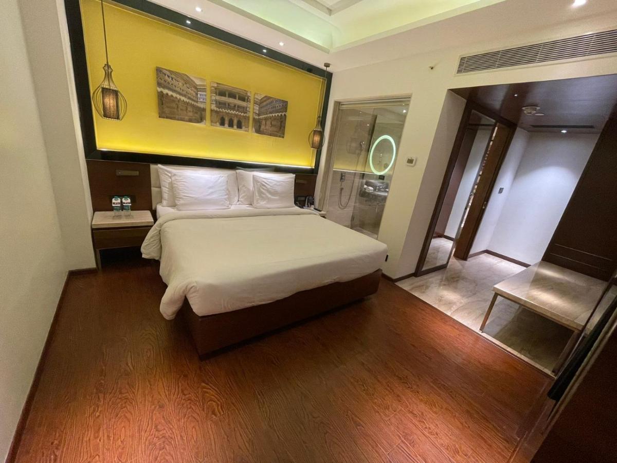 Hotel Radisson Gwalior Extérieur photo
