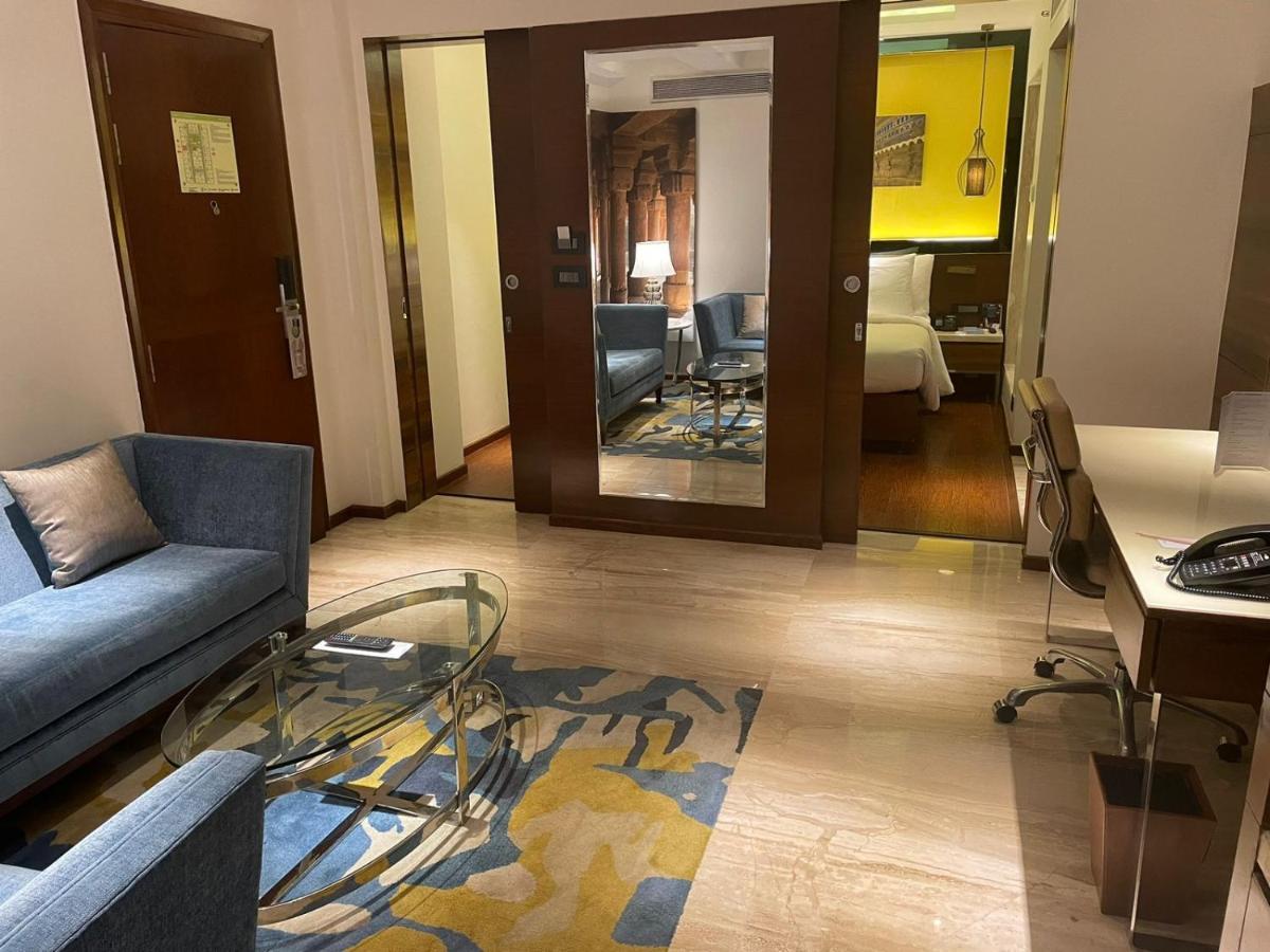 Hotel Radisson Gwalior Extérieur photo