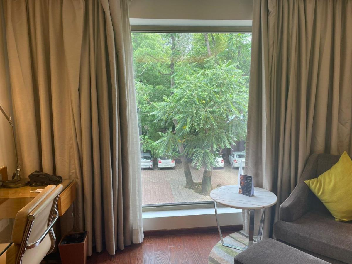 Hotel Radisson Gwalior Extérieur photo