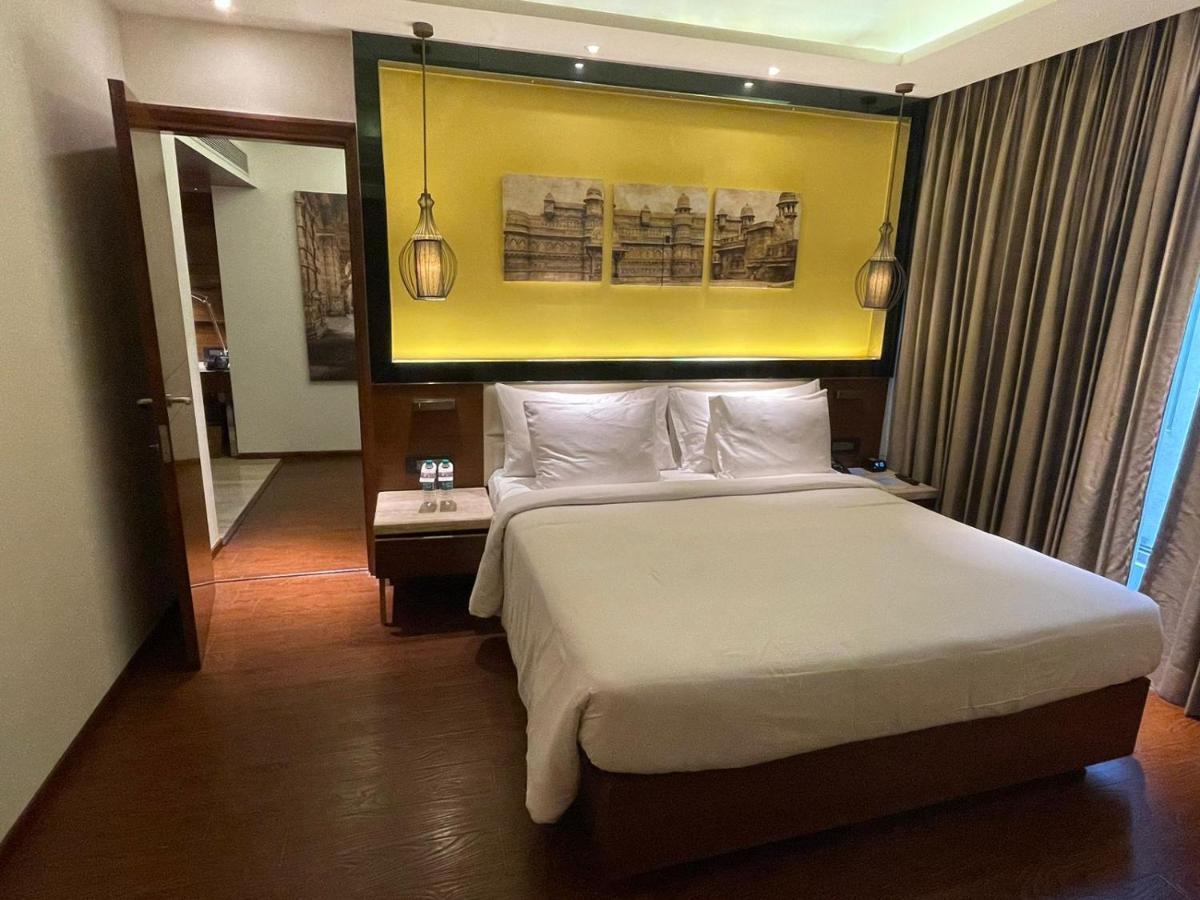Hotel Radisson Gwalior Extérieur photo