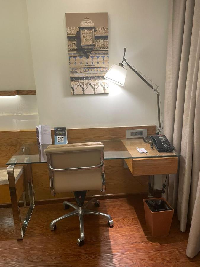 Hotel Radisson Gwalior Extérieur photo