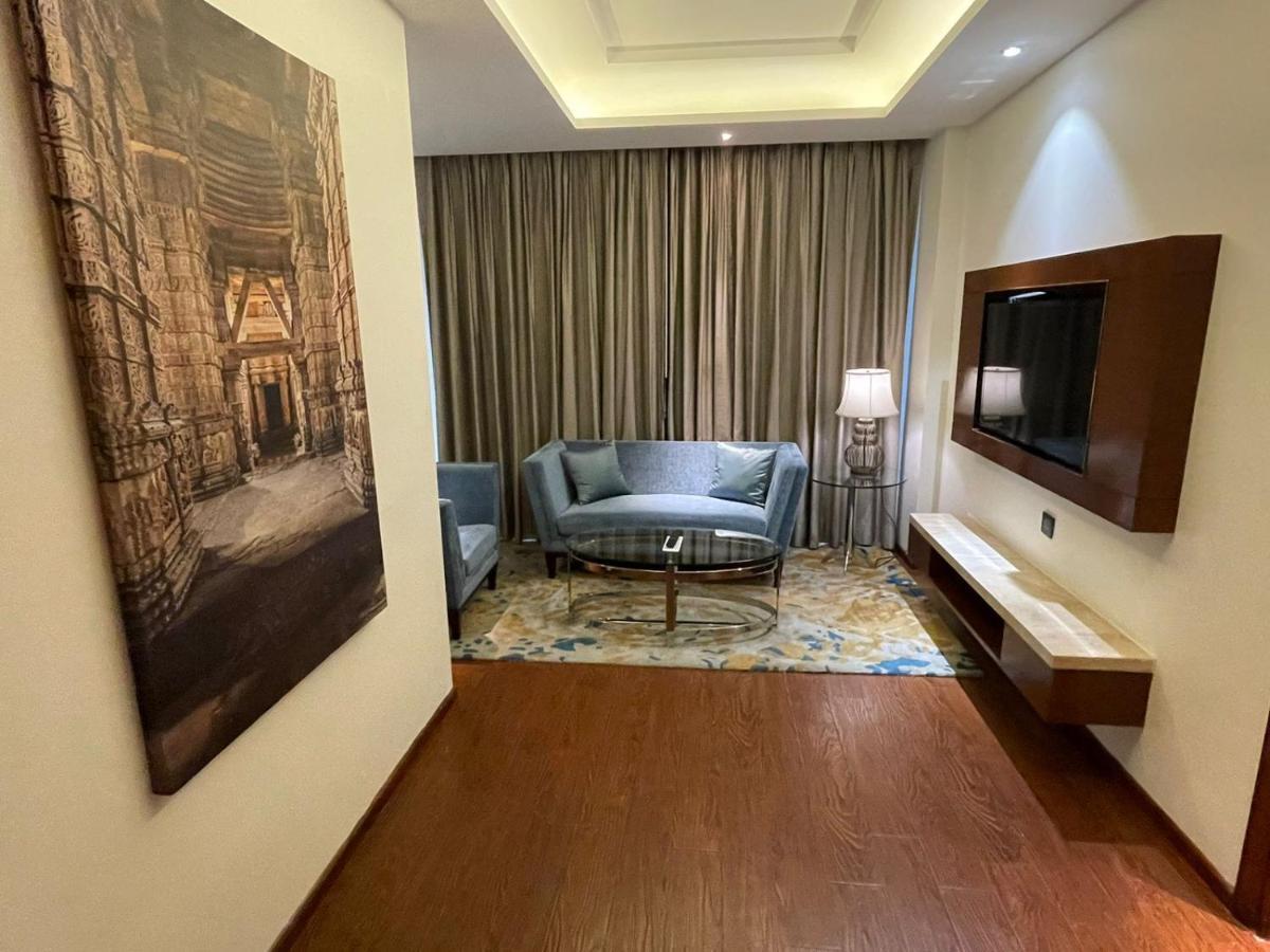 Hotel Radisson Gwalior Extérieur photo